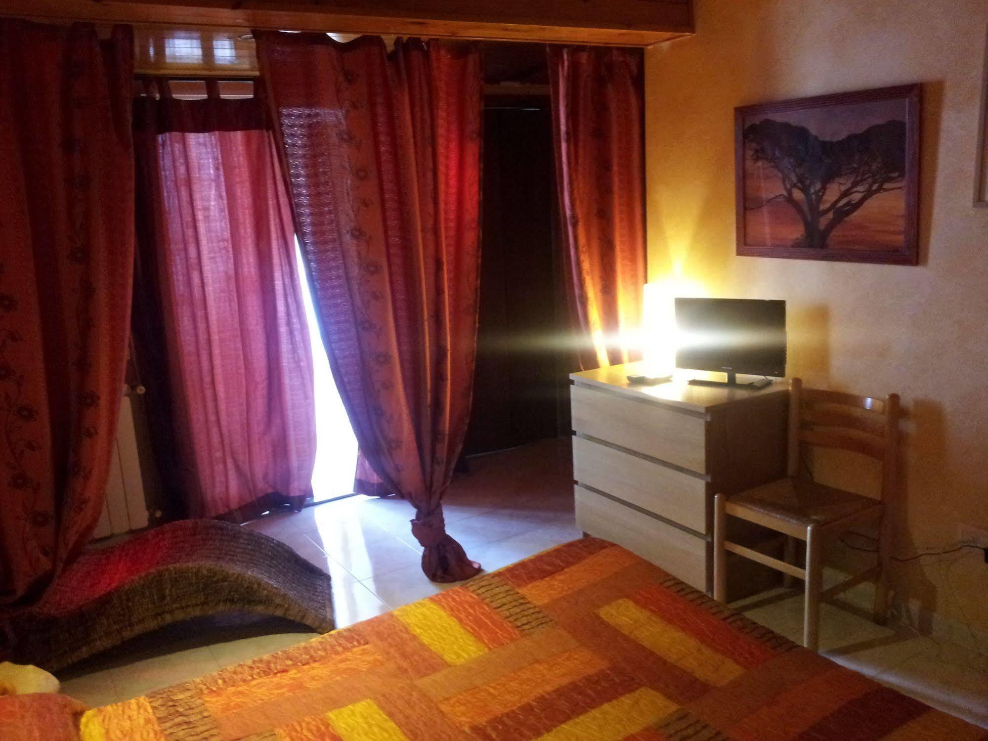 B&B Triskèles Giardini Naxos Exteriör bild