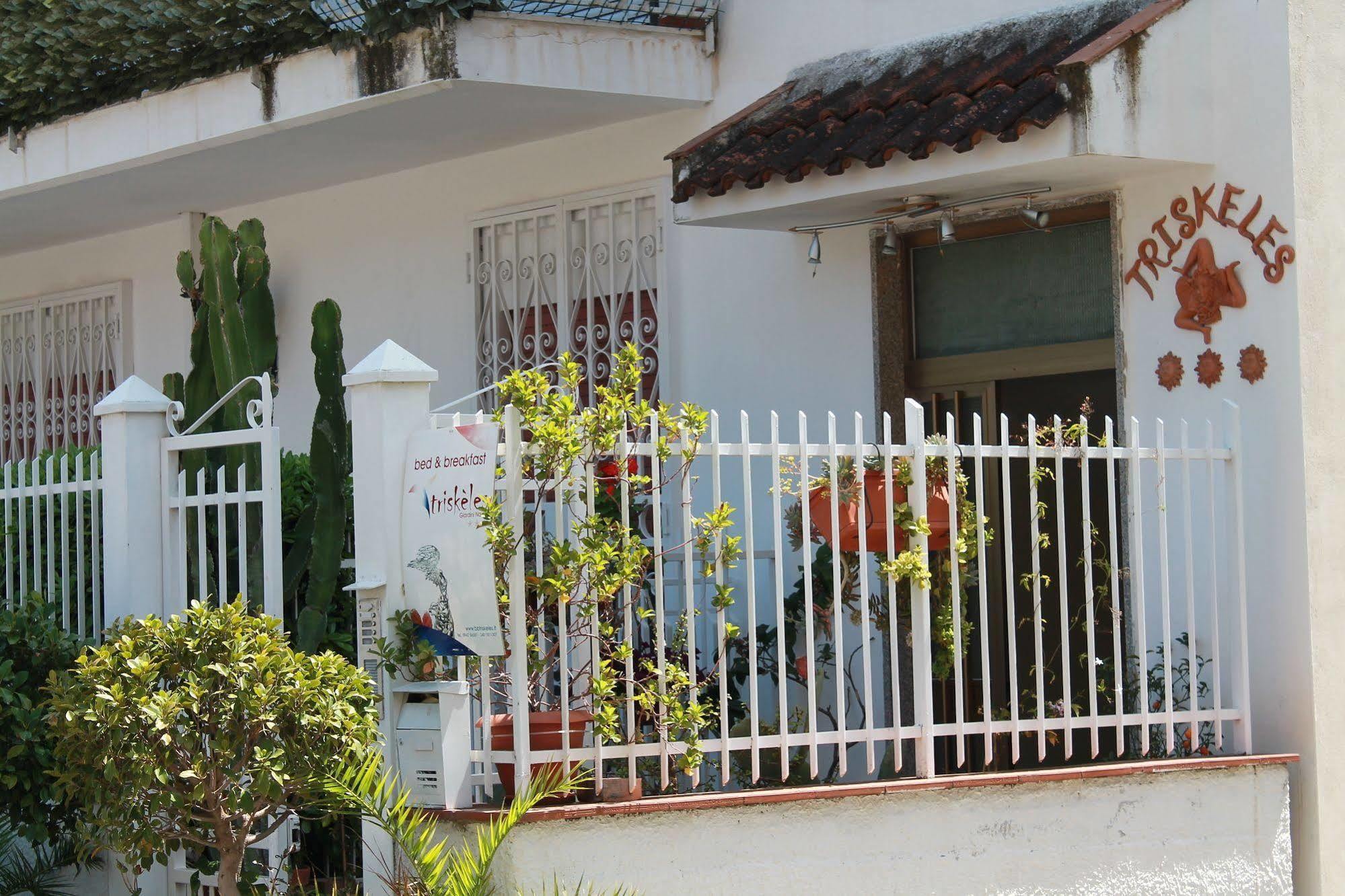 B&B Triskèles Giardini Naxos Exteriör bild