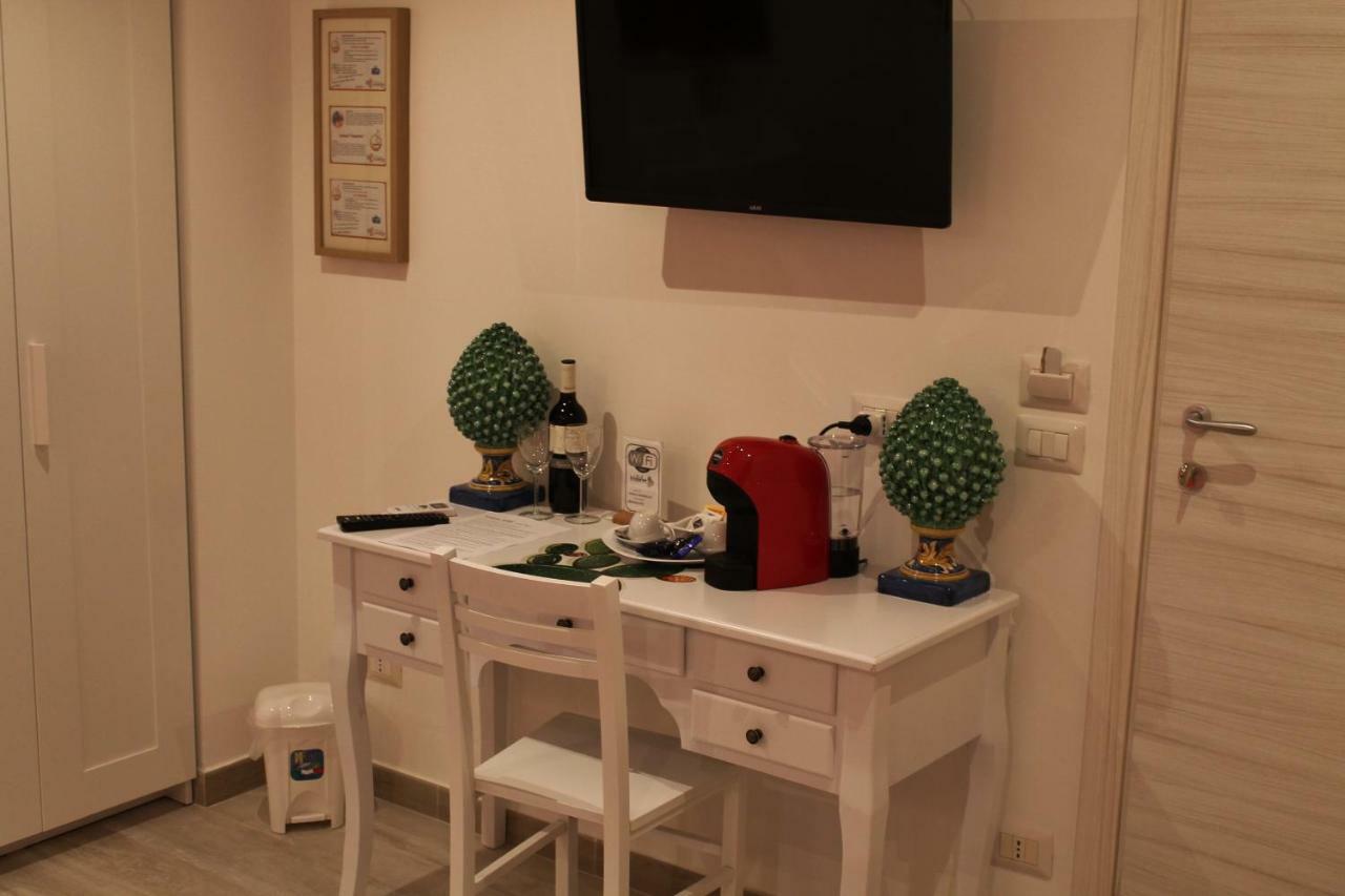 B&B Triskèles Giardini Naxos Exteriör bild
